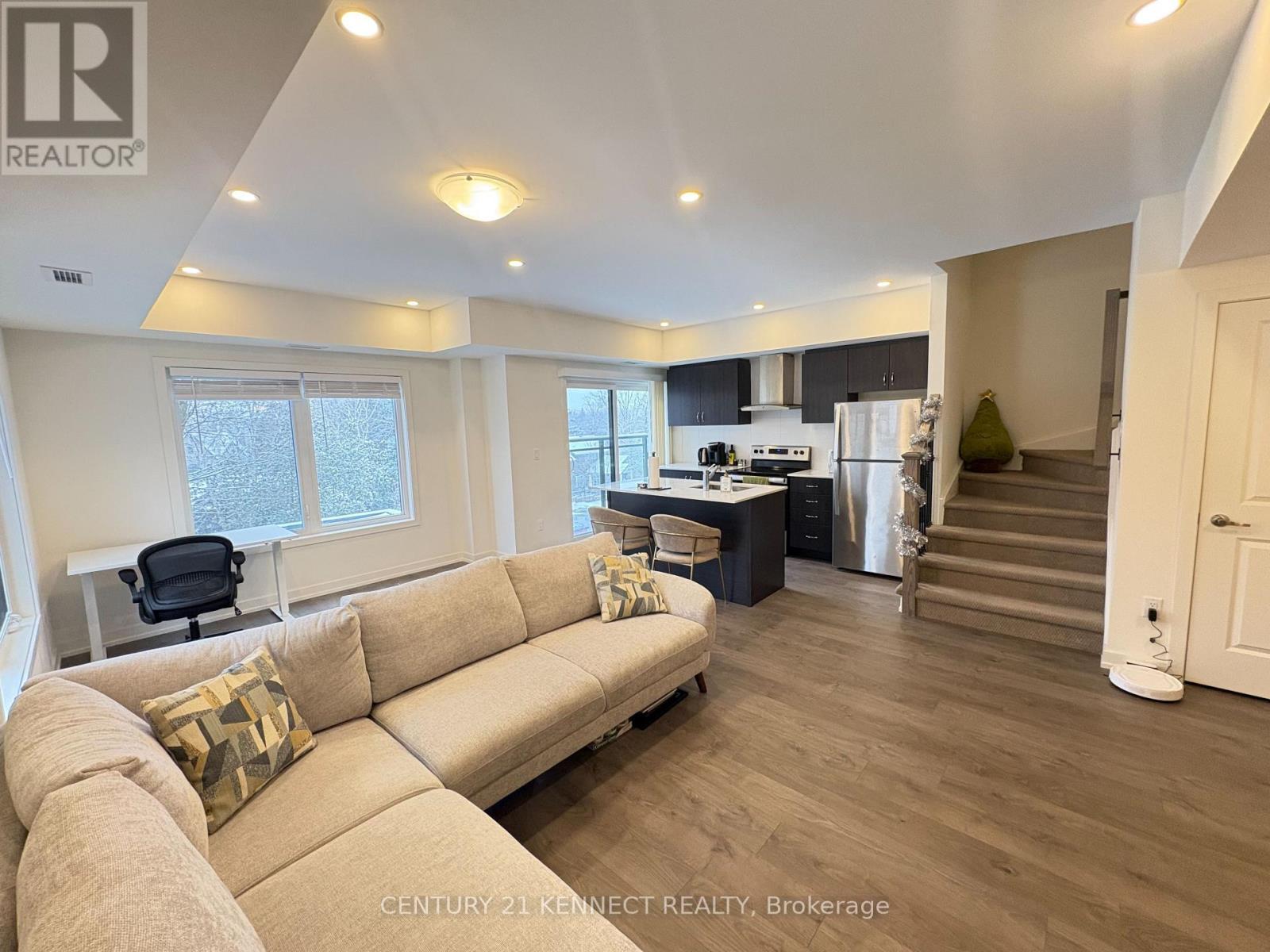 1406 - 56 Elizabeth Street S, Richmond Hill, ON - Indoor Photo Showing Living Room