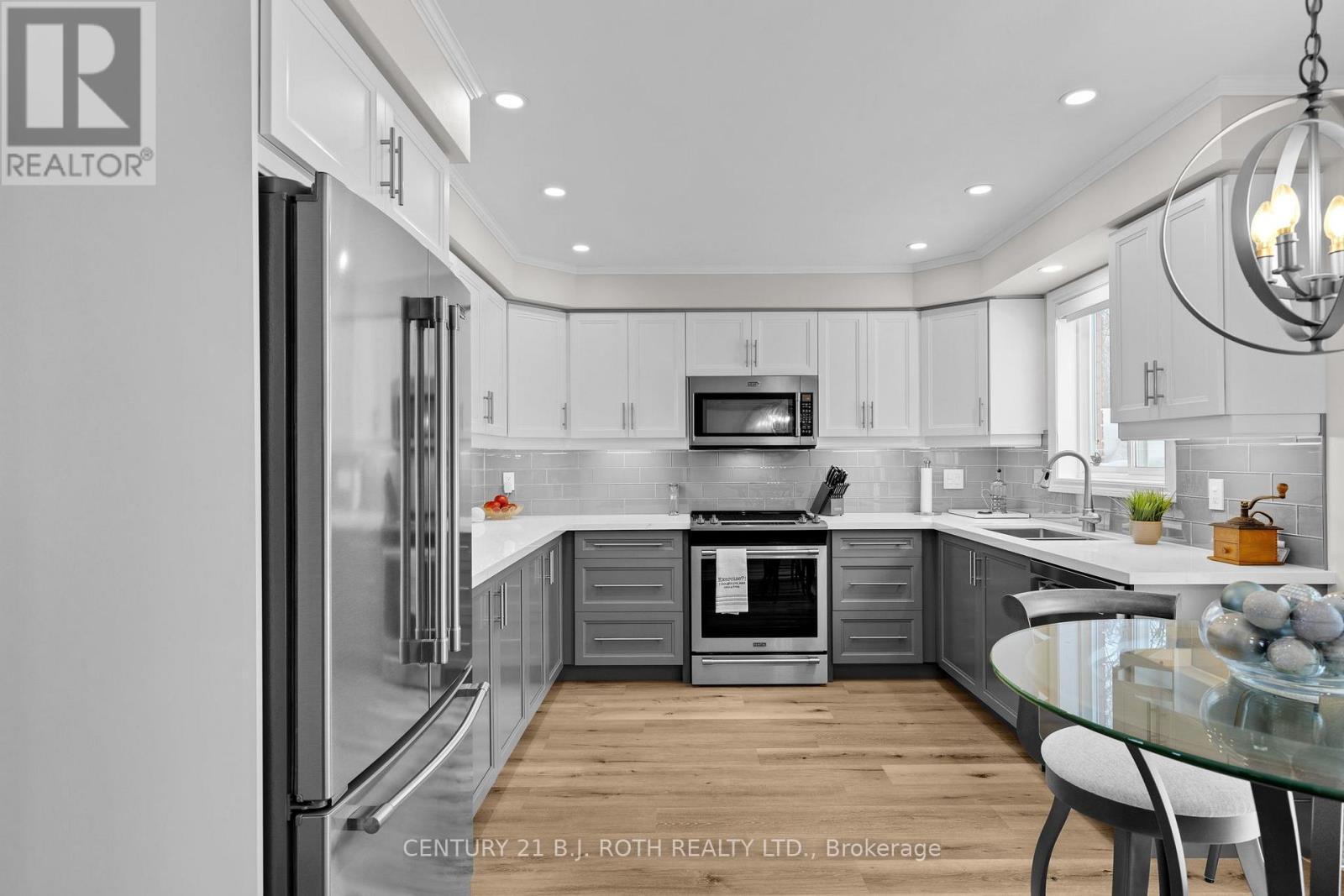 53 Benson Drive, Barrie, ON - Indoor Photo Showing Kitchen With Stainless Steel Kitchen With Upgraded Kitchen