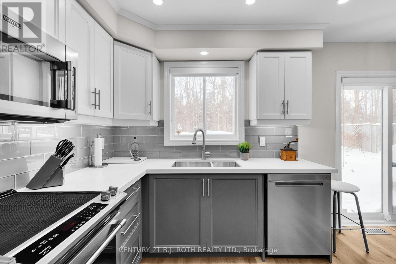 53 Benson Drive, Barrie, ON - Indoor Photo Showing Kitchen With Double Sink