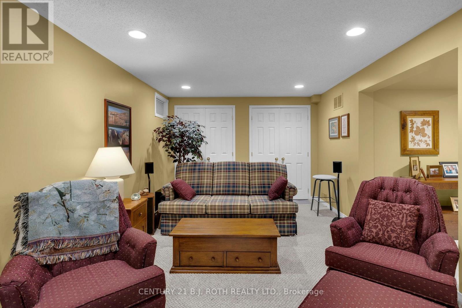53 Benson Drive, Barrie, ON - Indoor Photo Showing Living Room