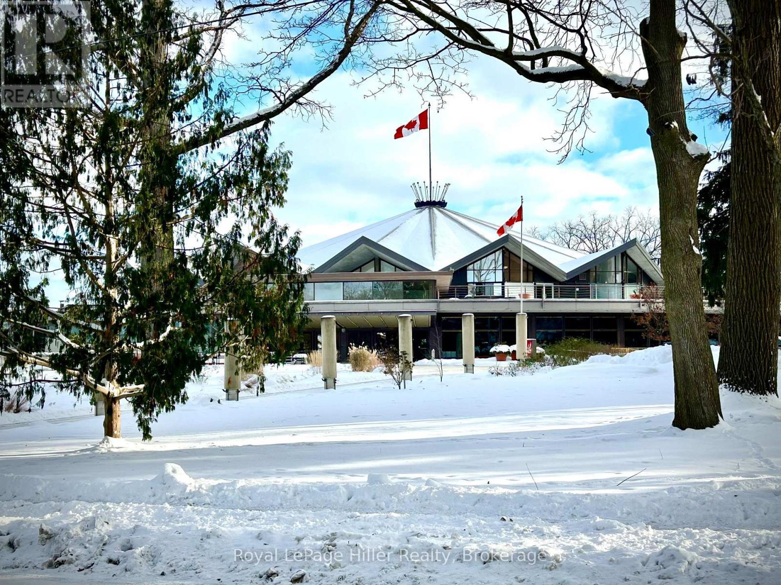 Steps from the theatre - Lower Unit - 82 Queen Street, Stratford, ON
