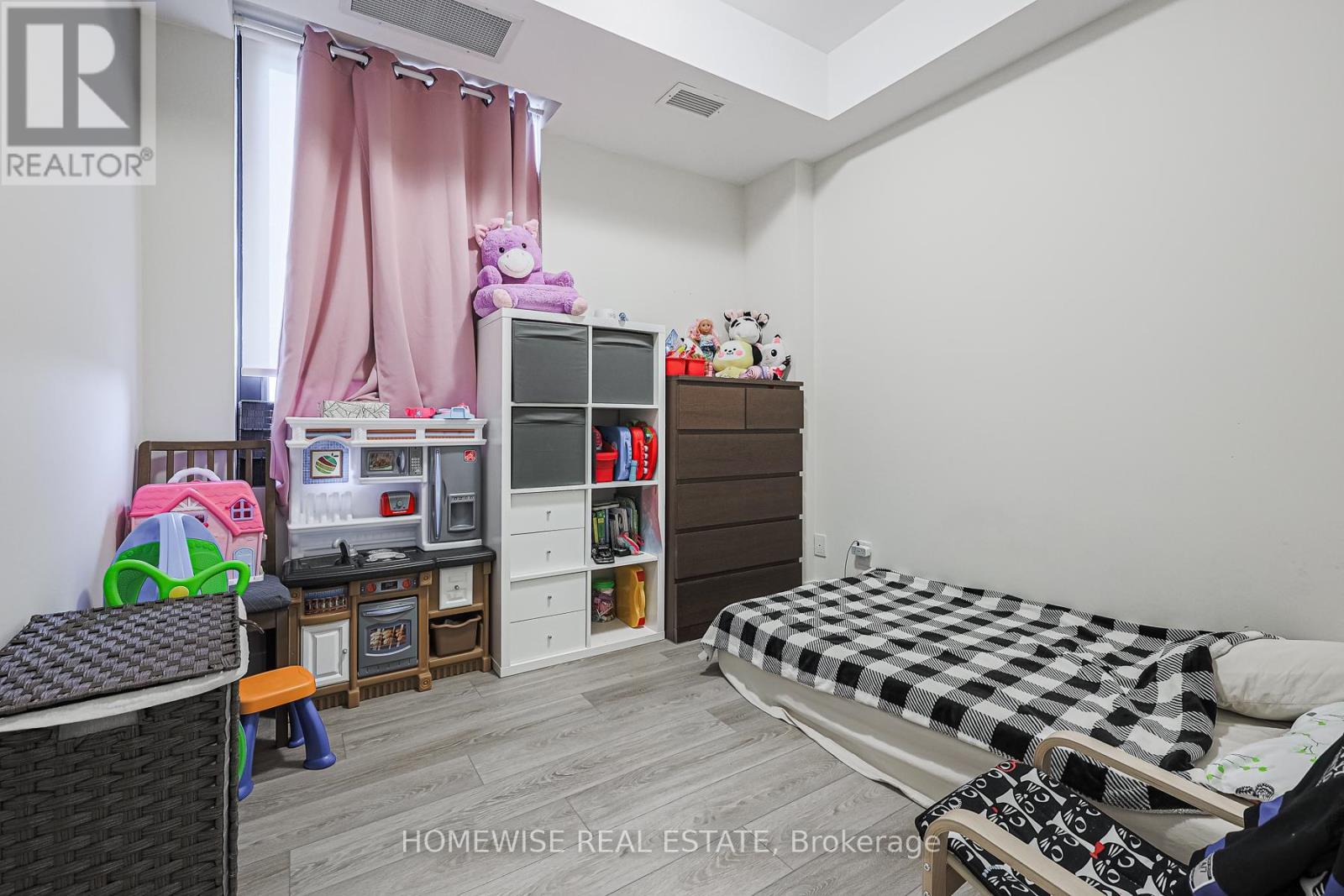 R02 - 293 Viewmount Avenue, Toronto, ON - Indoor Photo Showing Bedroom