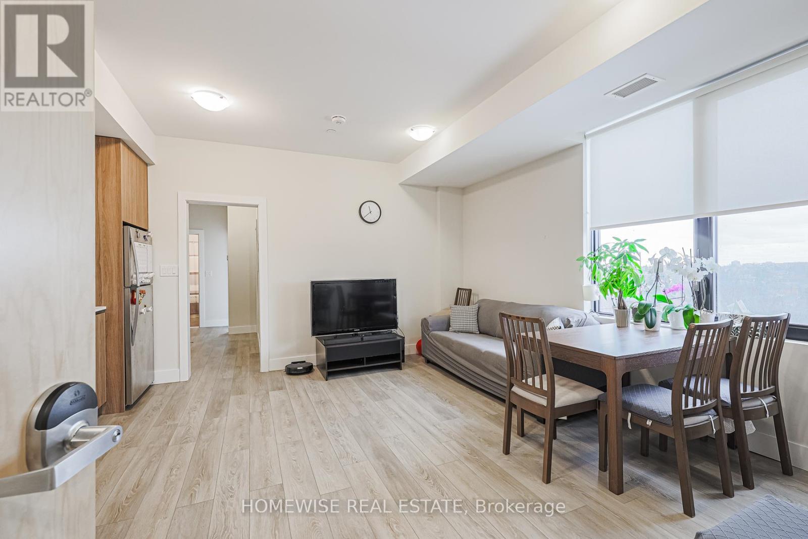 R02 - 293 Viewmount Avenue, Toronto, ON - Indoor