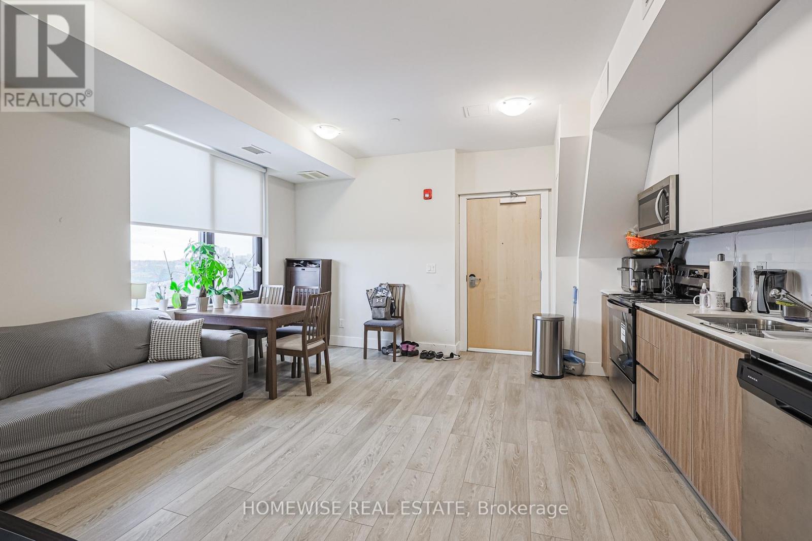 R02 - 293 Viewmount Avenue, Toronto, ON - Indoor