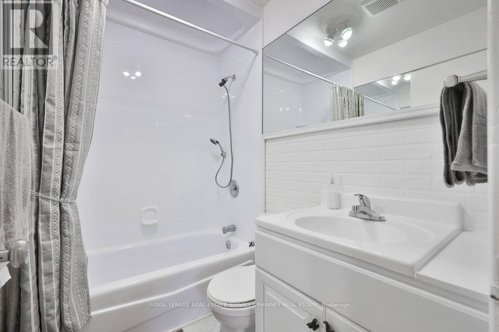 68 Oriole Avenue, Mississauga, ON - Indoor Photo Showing Bathroom
