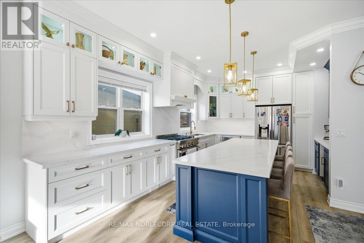 Main - 18 Florida Crescent, Toronto, ON - Indoor Photo Showing Kitchen With Upgraded Kitchen