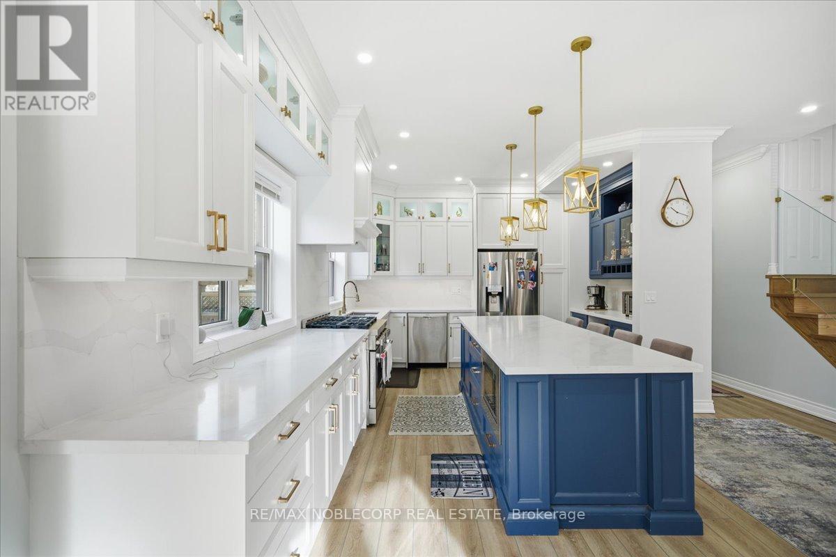 Main - 18 Florida Crescent, Toronto, ON - Indoor Photo Showing Kitchen With Upgraded Kitchen