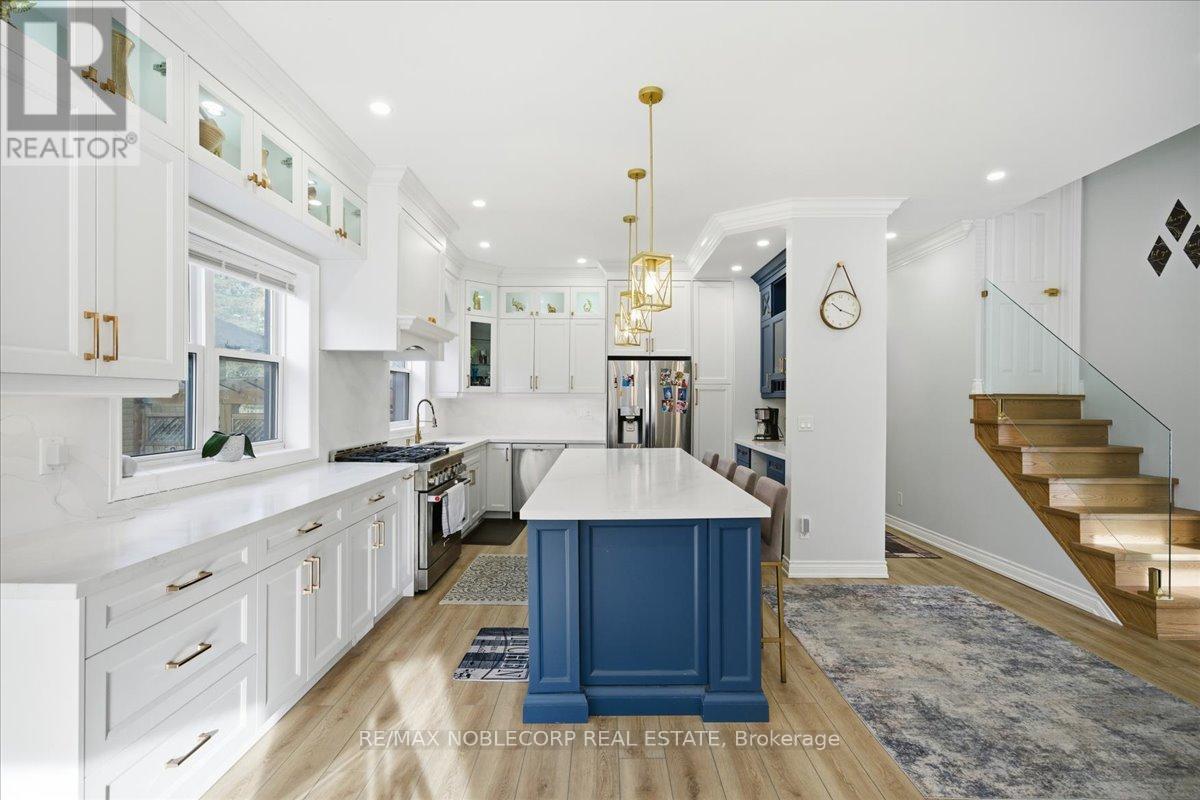 Main - 18 Florida Crescent, Toronto, ON - Indoor Photo Showing Kitchen With Upgraded Kitchen