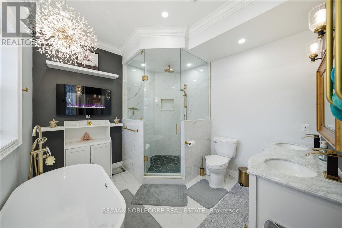 Main - 18 Florida Crescent, Toronto, ON - Indoor Photo Showing Bathroom