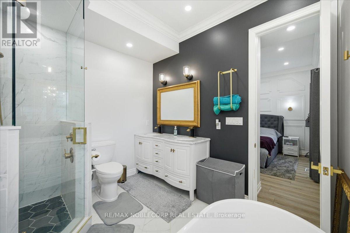 Main - 18 Florida Crescent, Toronto, ON - Indoor Photo Showing Bathroom