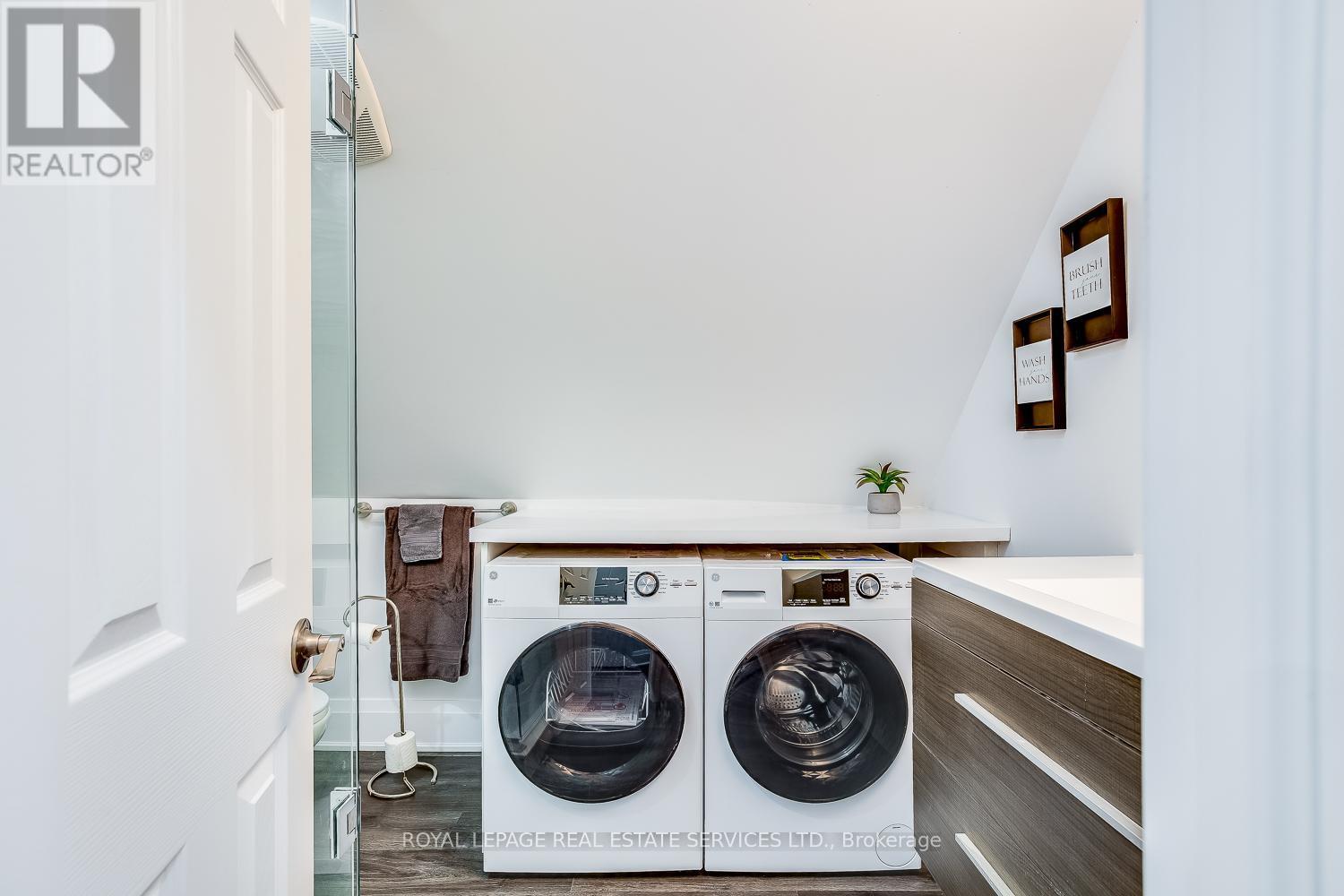 3 - 19 Springhurst Avenue, Toronto, ON - Indoor Photo Showing Laundry Room