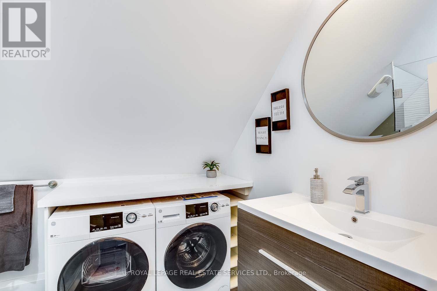 3 - 19 Springhurst Avenue, Toronto, ON - Indoor Photo Showing Laundry Room