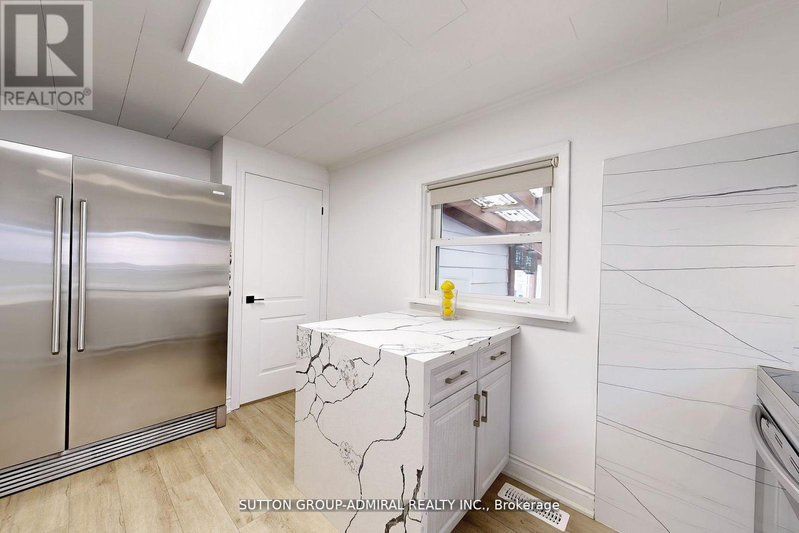 14 Spears Street, Toronto, ON - Indoor