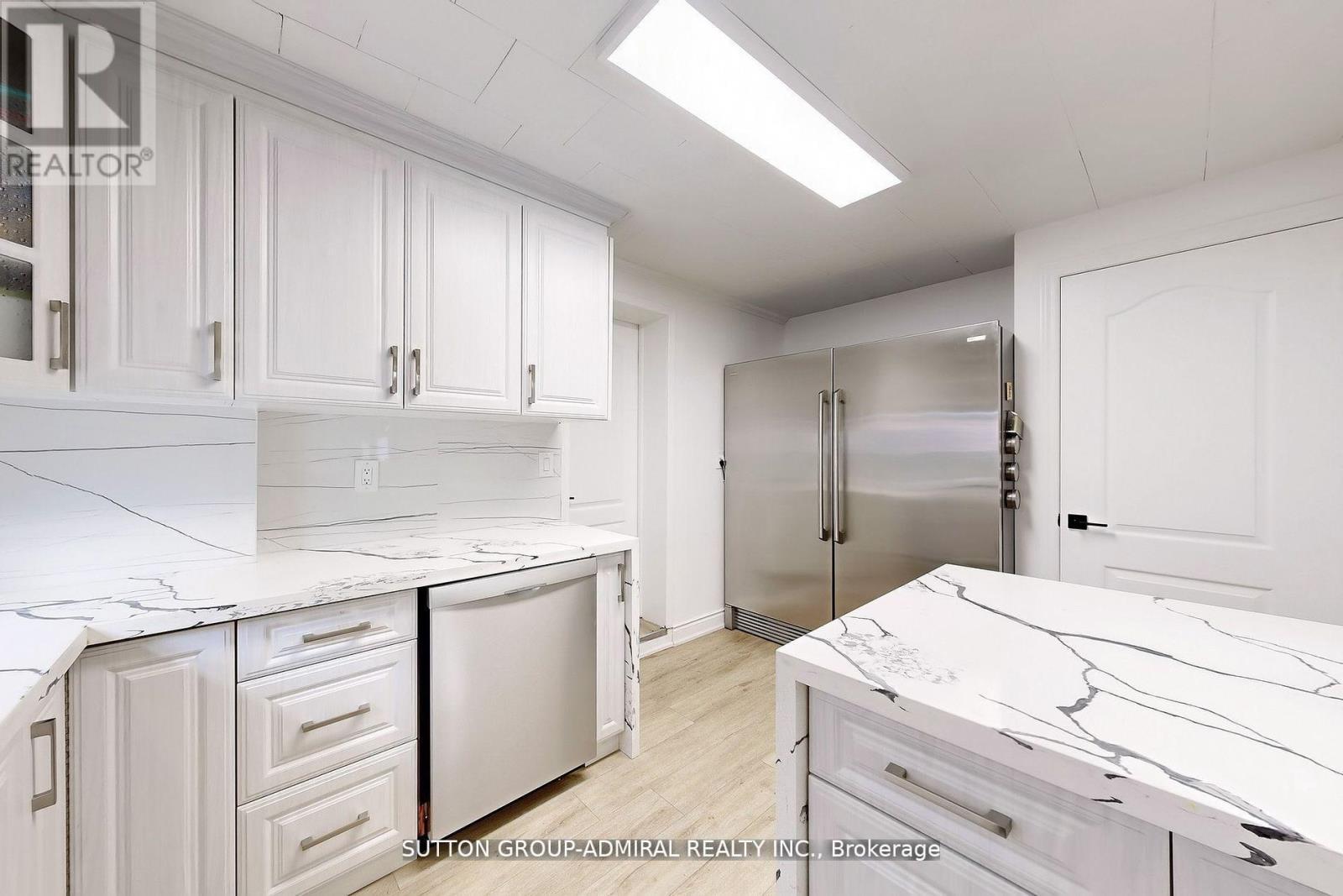 14 Spears Street, Toronto, ON - Indoor Photo Showing Kitchen