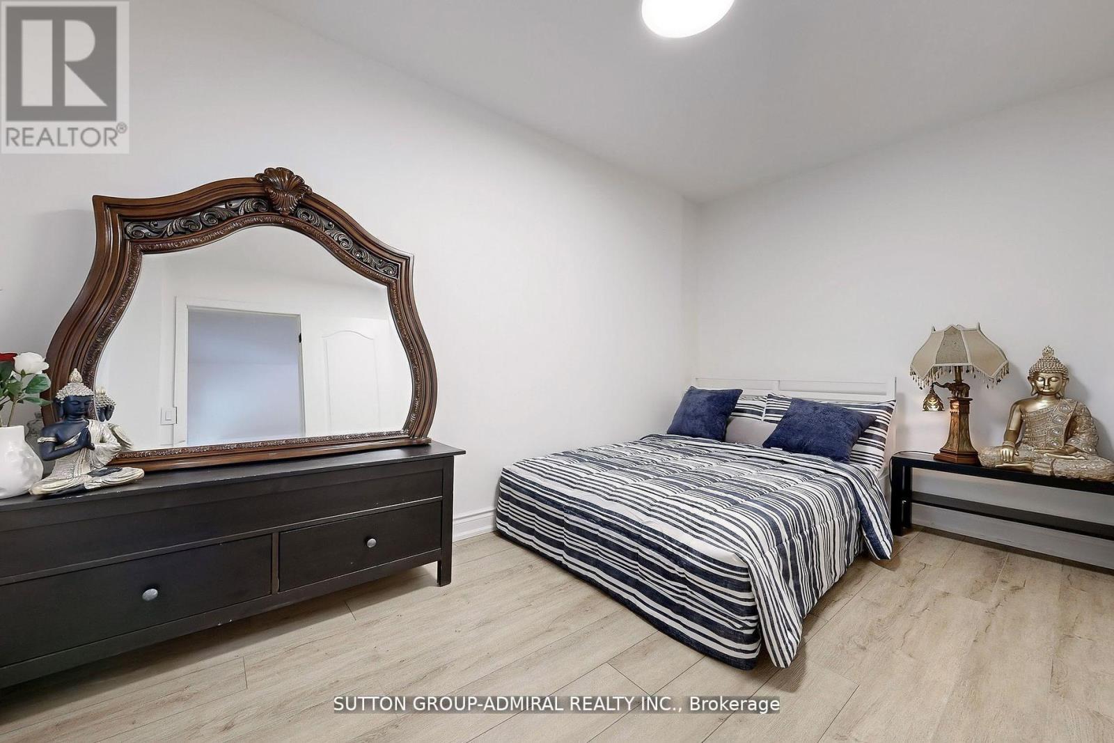 14 Spears Street, Toronto, ON - Indoor Photo Showing Bedroom