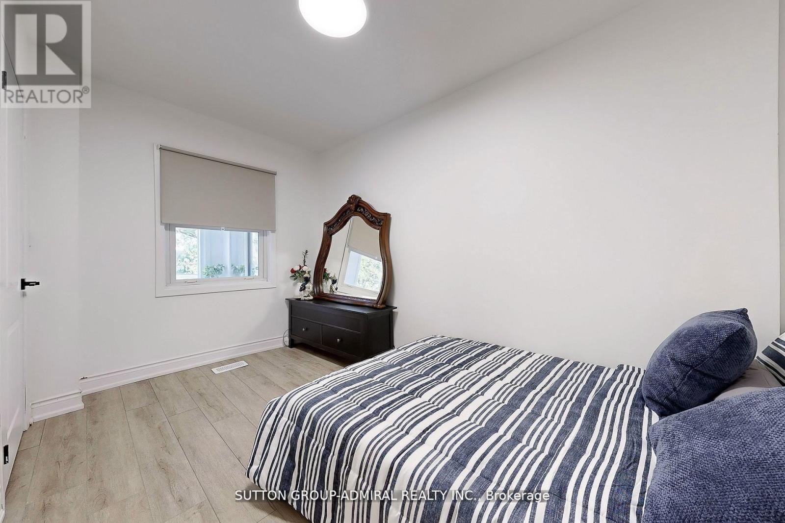 14 Spears Street, Toronto, ON - Indoor Photo Showing Bedroom
