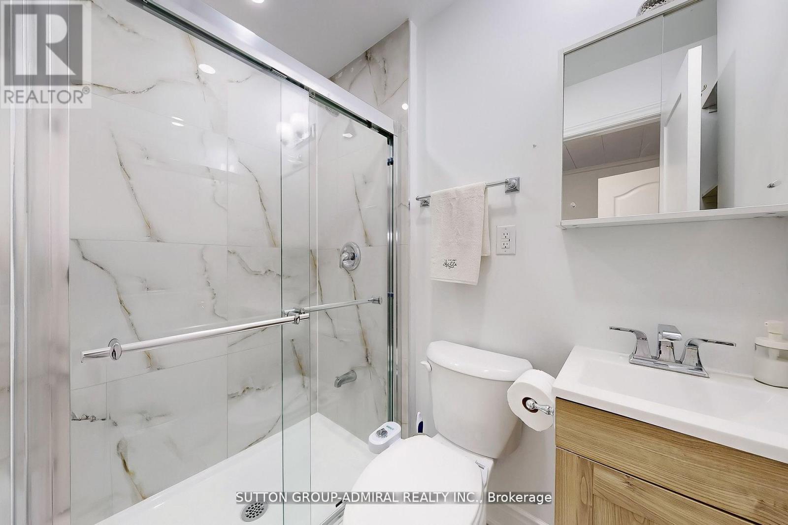 14 Spears Street, Toronto, ON - Indoor Photo Showing Bathroom