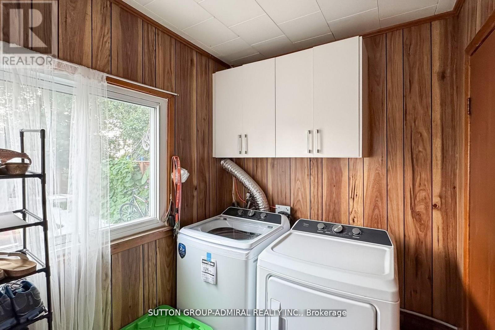 14 Spears Street, Toronto, ON - Indoor Photo Showing Laundry Room