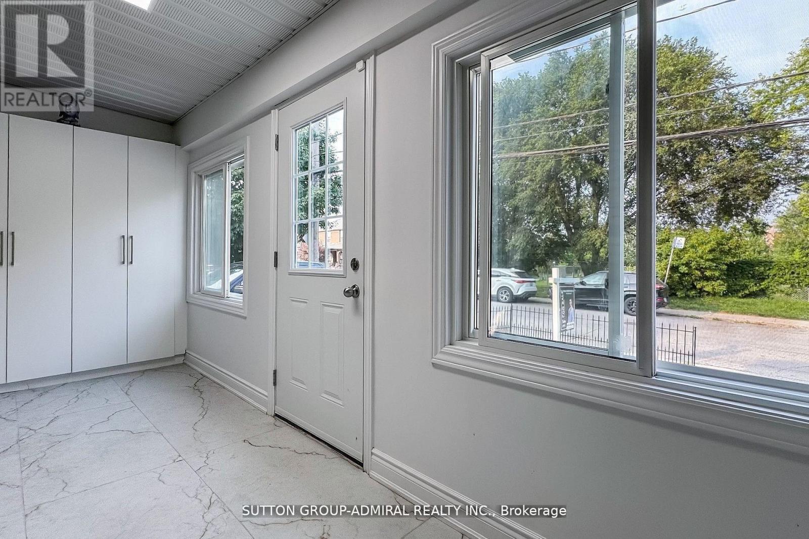 14 Spears Street, Toronto, ON - Indoor Photo Showing Other Room