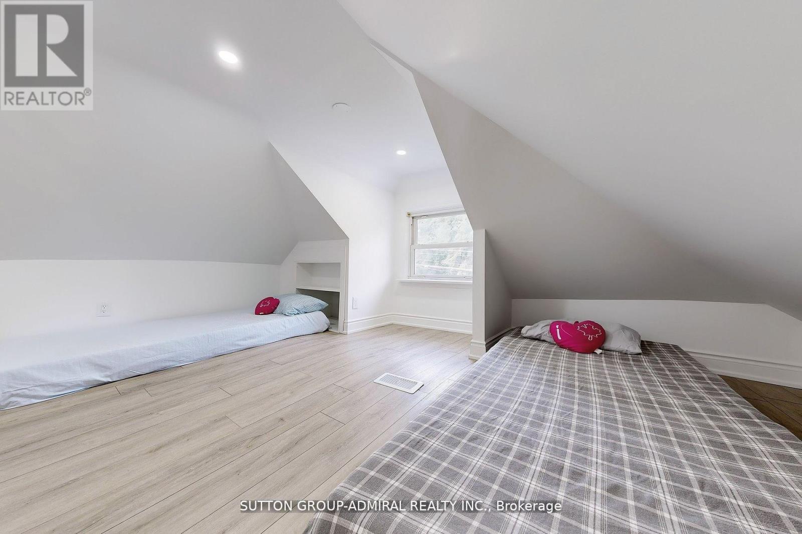 14 Spears Street, Toronto, ON - Indoor Photo Showing Bedroom