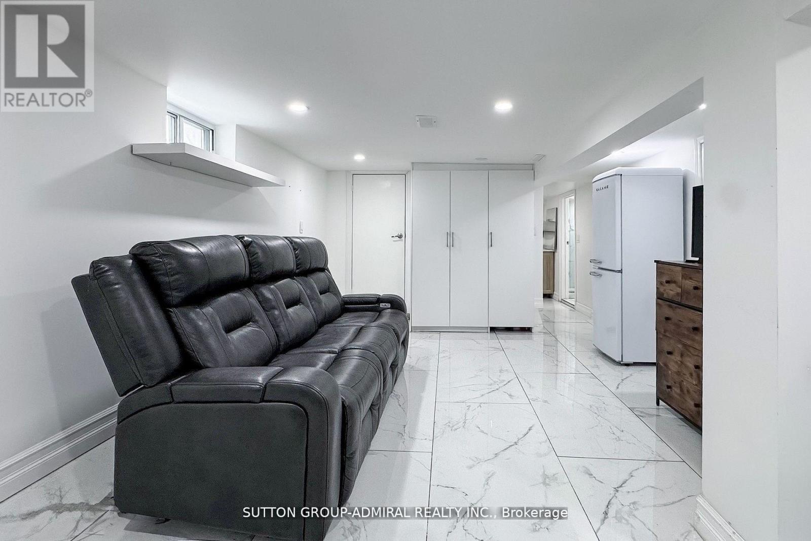 14 Spears Street, Toronto, ON - Indoor