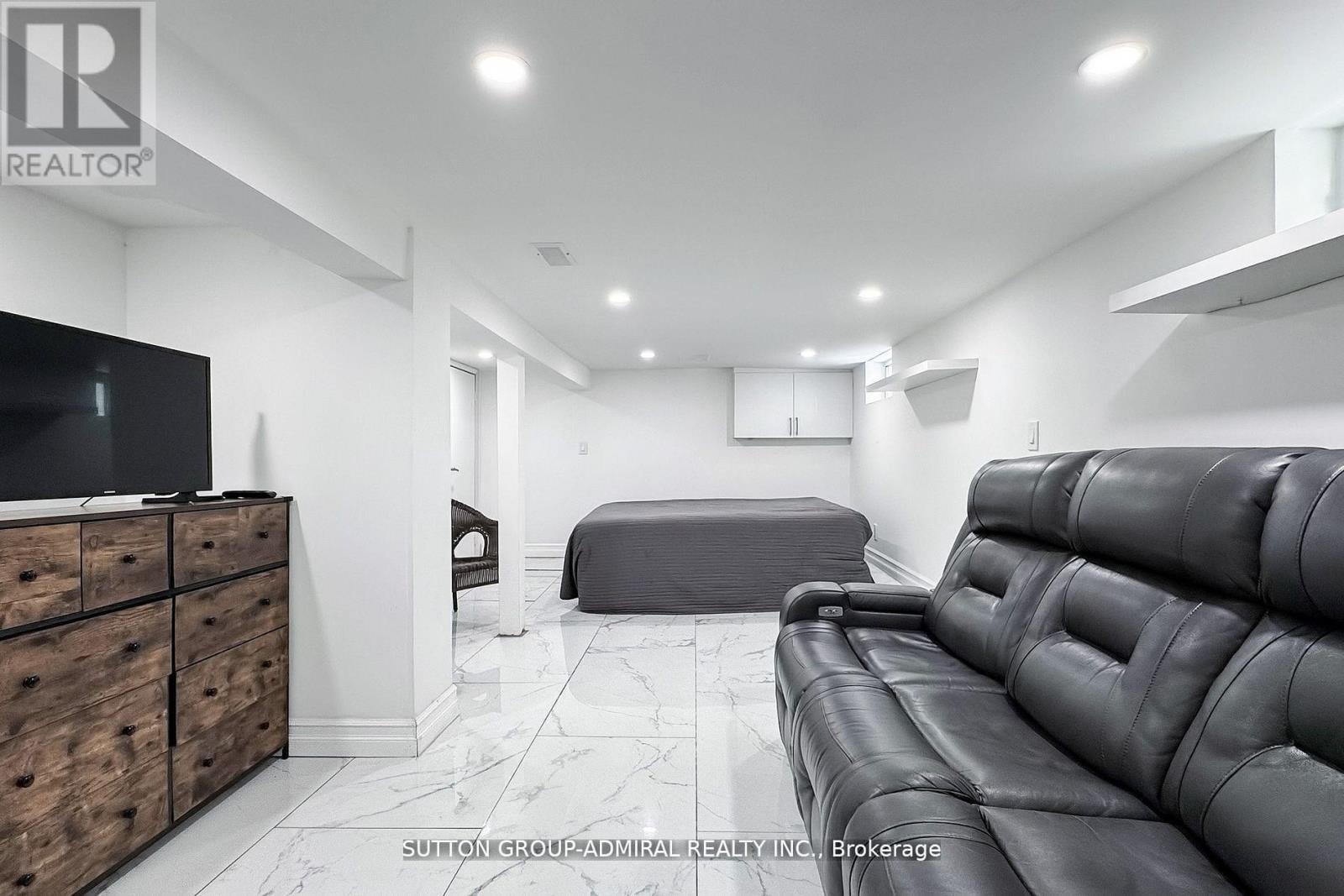 14 Spears Street, Toronto, ON - Indoor