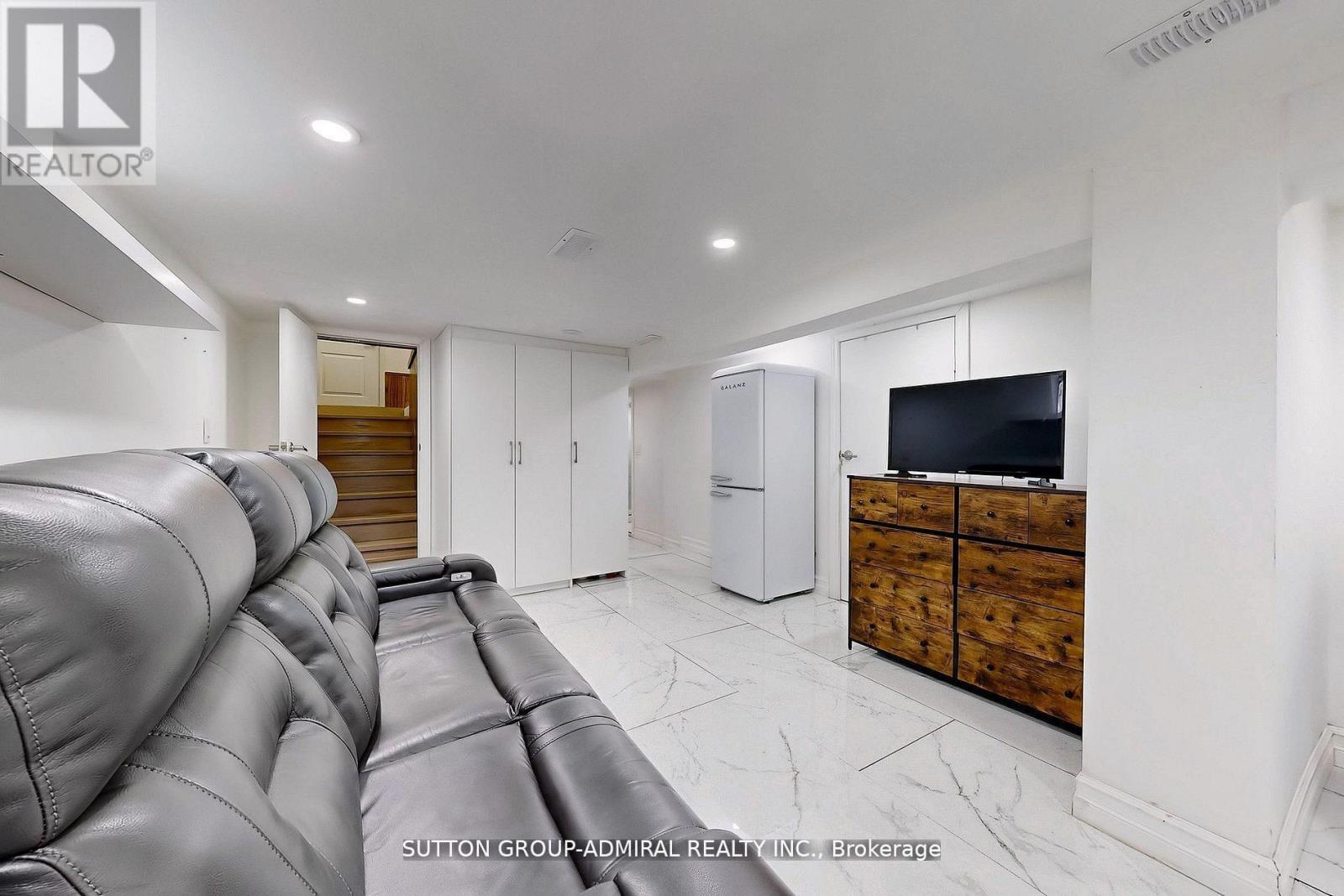 14 Spears Street, Toronto, ON - Indoor