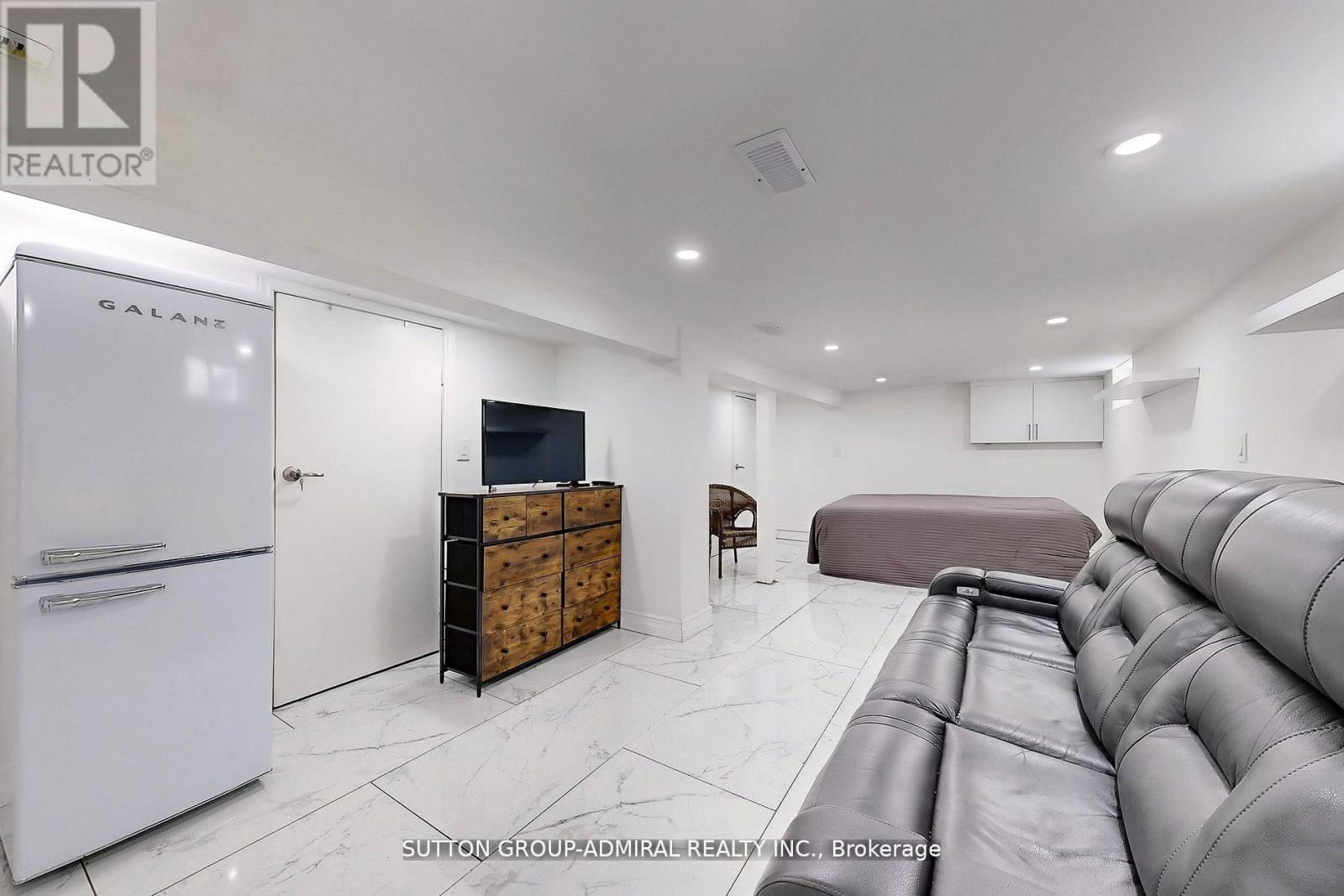 14 Spears Street, Toronto, ON - Indoor