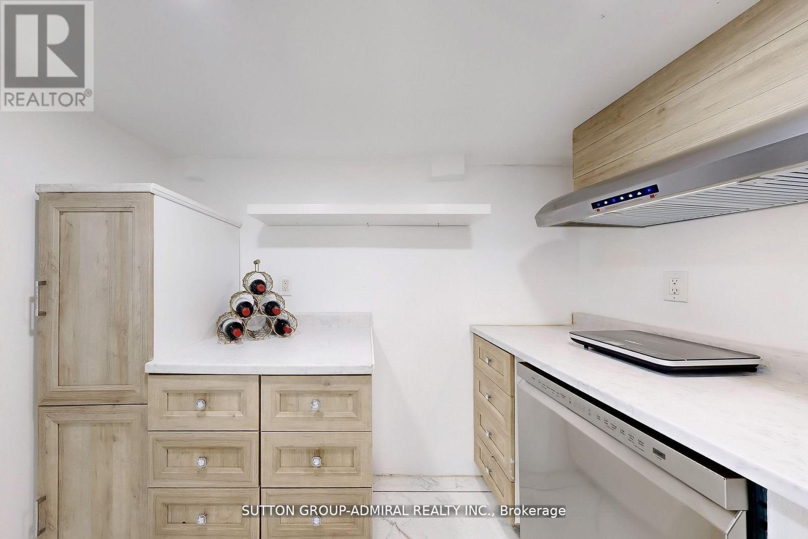 14 Spears Street, Toronto, ON - Indoor