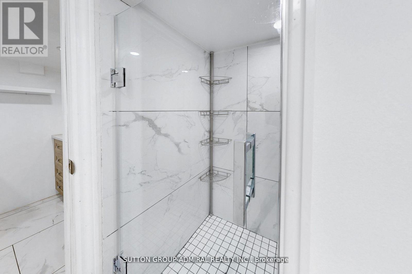 14 Spears Street, Toronto, ON - Indoor Photo Showing Bathroom