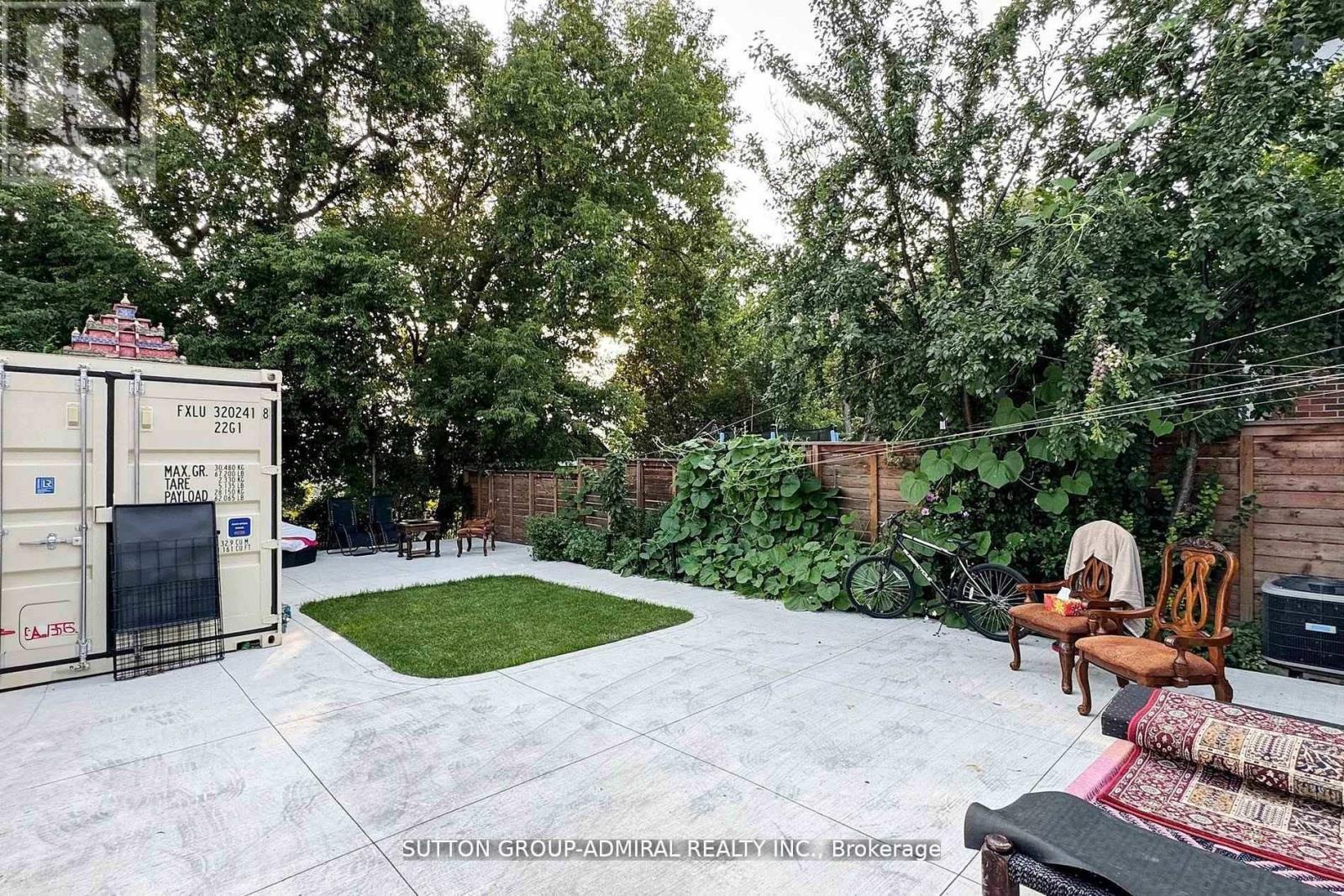 14 Spears Street, Toronto, ON - Outdoor