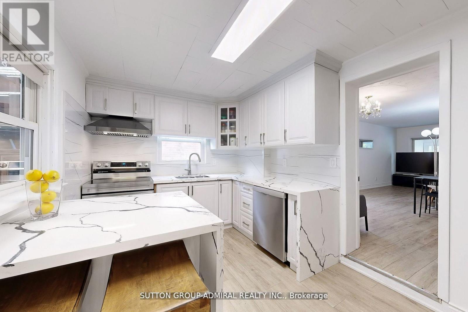 14 Spears Street, Toronto, ON - Indoor Photo Showing Kitchen With Upgraded Kitchen