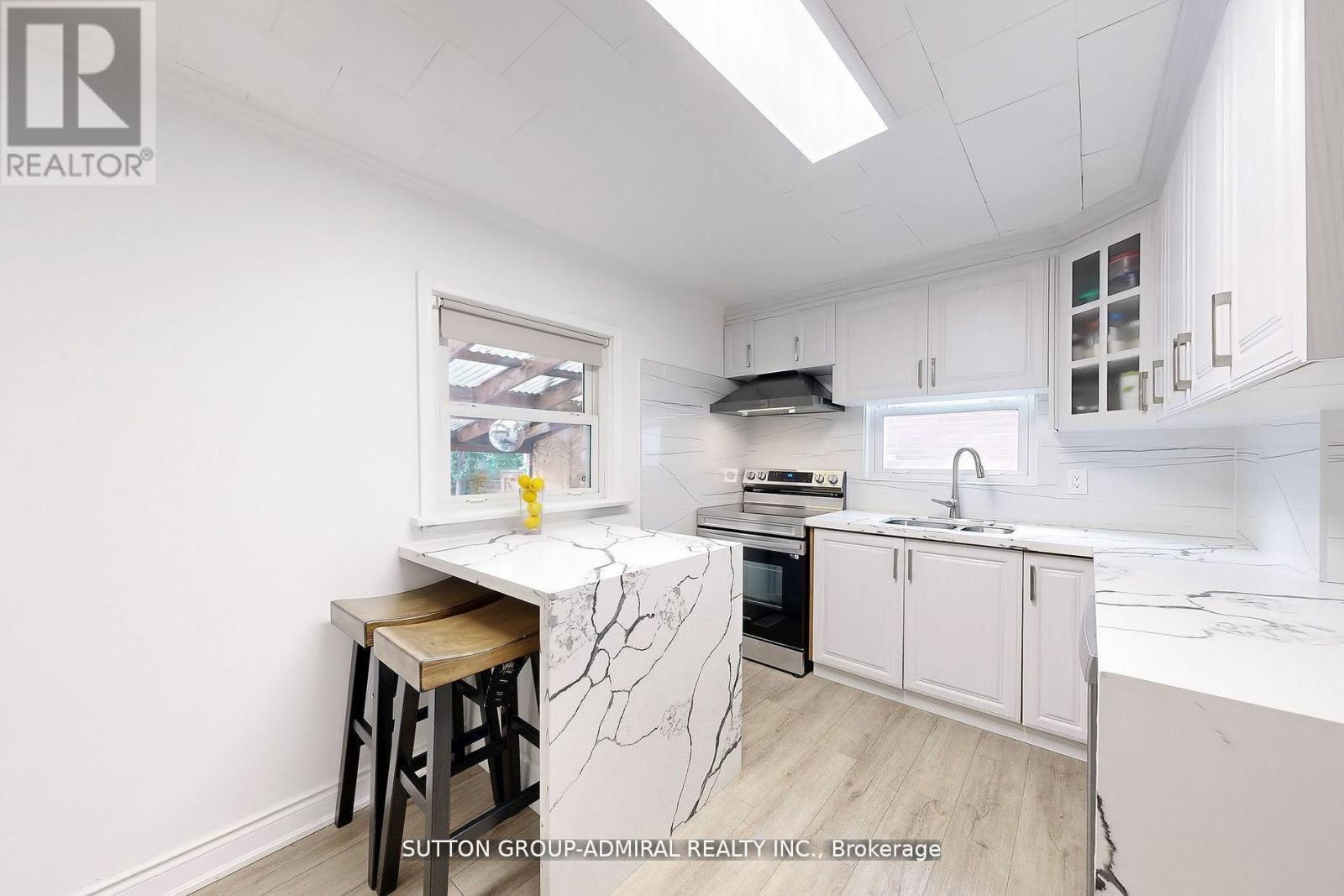 14 Spears Street, Toronto, ON - Indoor Photo Showing Kitchen