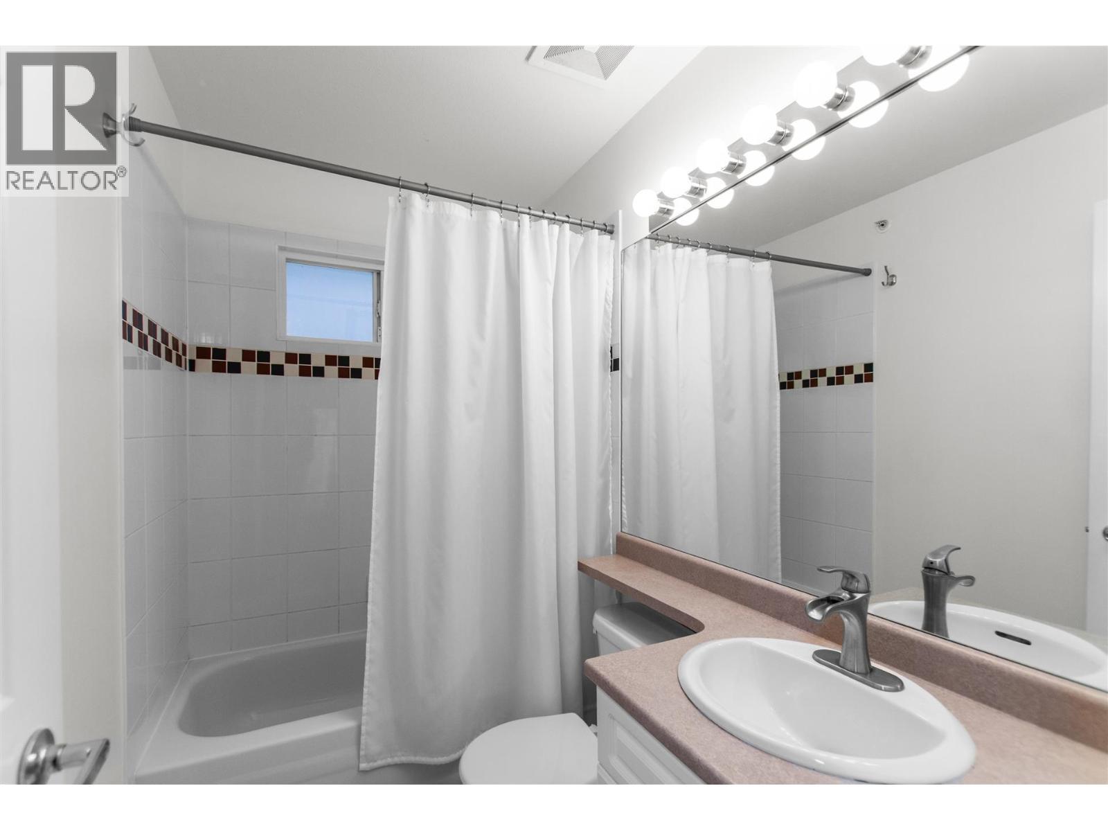 9 1108 Riverside Close, Port Coquitlam, BC - Indoor Photo Showing Bathroom