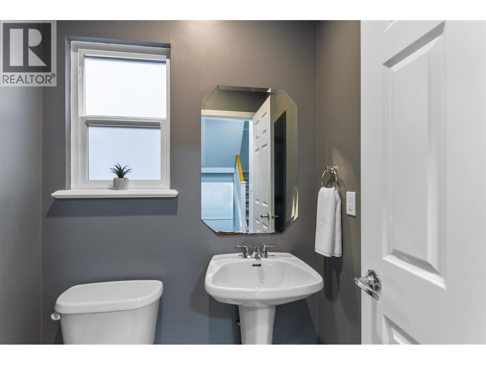 9 1108 Riverside Close, Port Coquitlam, BC - Indoor Photo Showing Bathroom