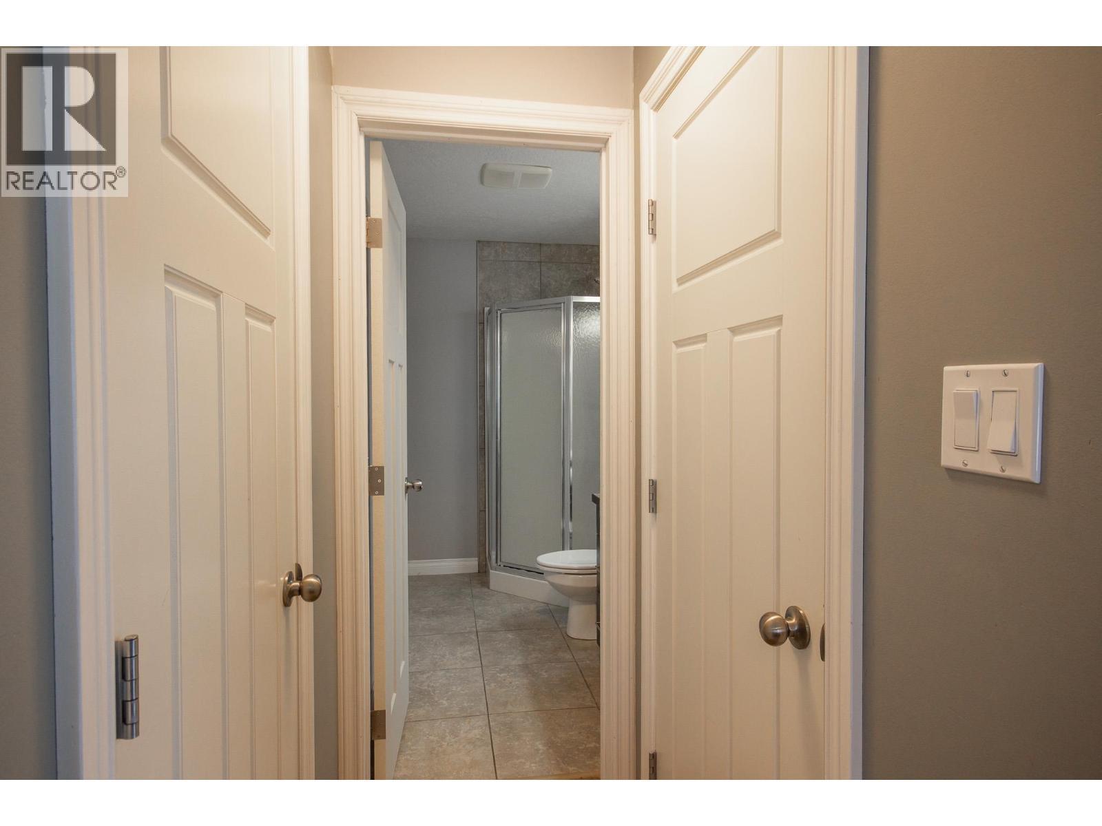 1717 87 Avenue, Dawson Creek, BC - Indoor Photo Showing Bathroom