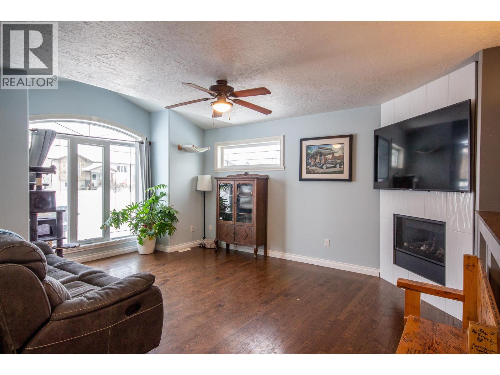 1717 87 Avenue, Dawson Creek, BC - Indoor Photo Showing Living Room With Fireplace