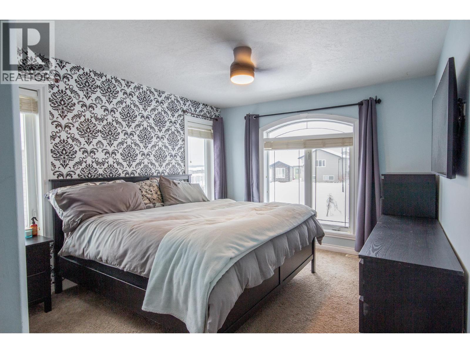 1717 87 Avenue, Dawson Creek, BC - Indoor Photo Showing Bedroom