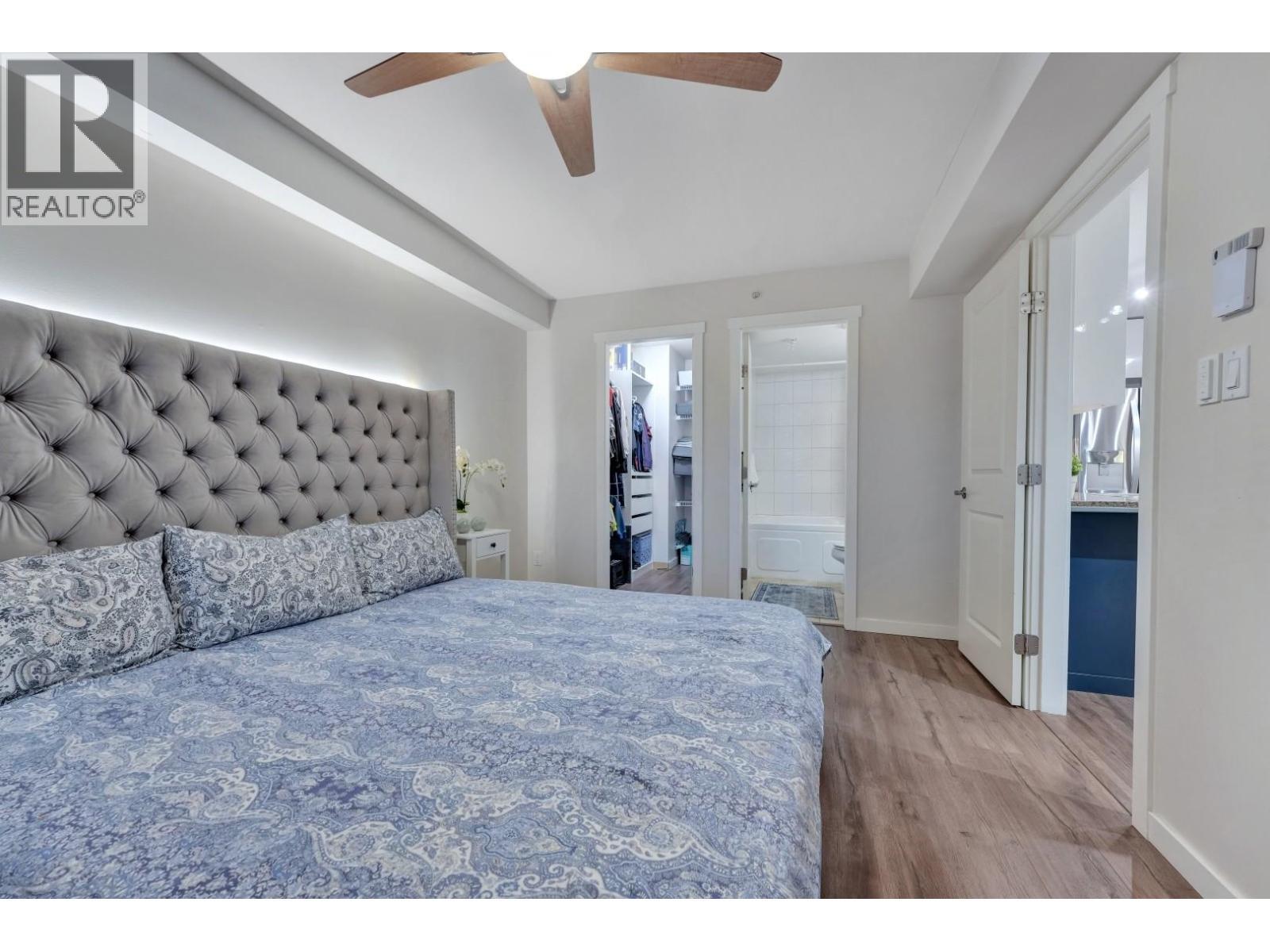 Ph6 2373 Atkins Avenue, Port Coquitlam, BC - Indoor Photo Showing Bedroom