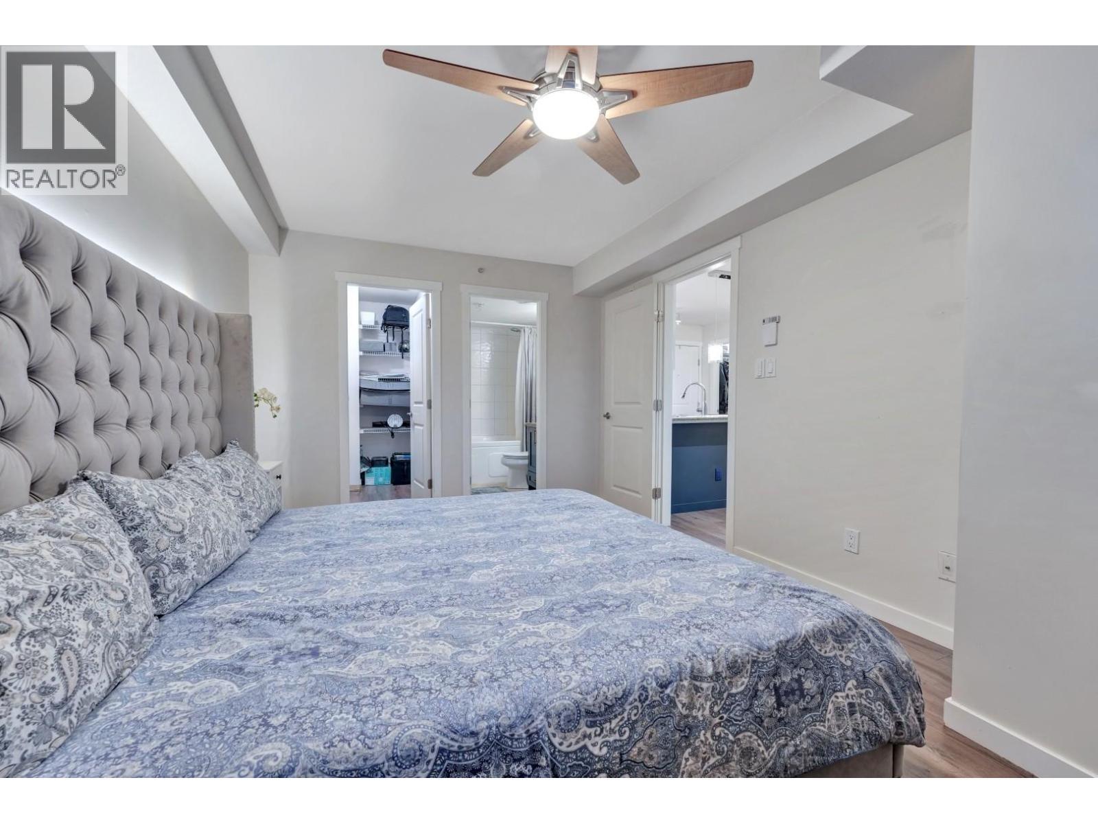 Ph6 2373 Atkins Avenue, Port Coquitlam, BC - Indoor Photo Showing Bedroom