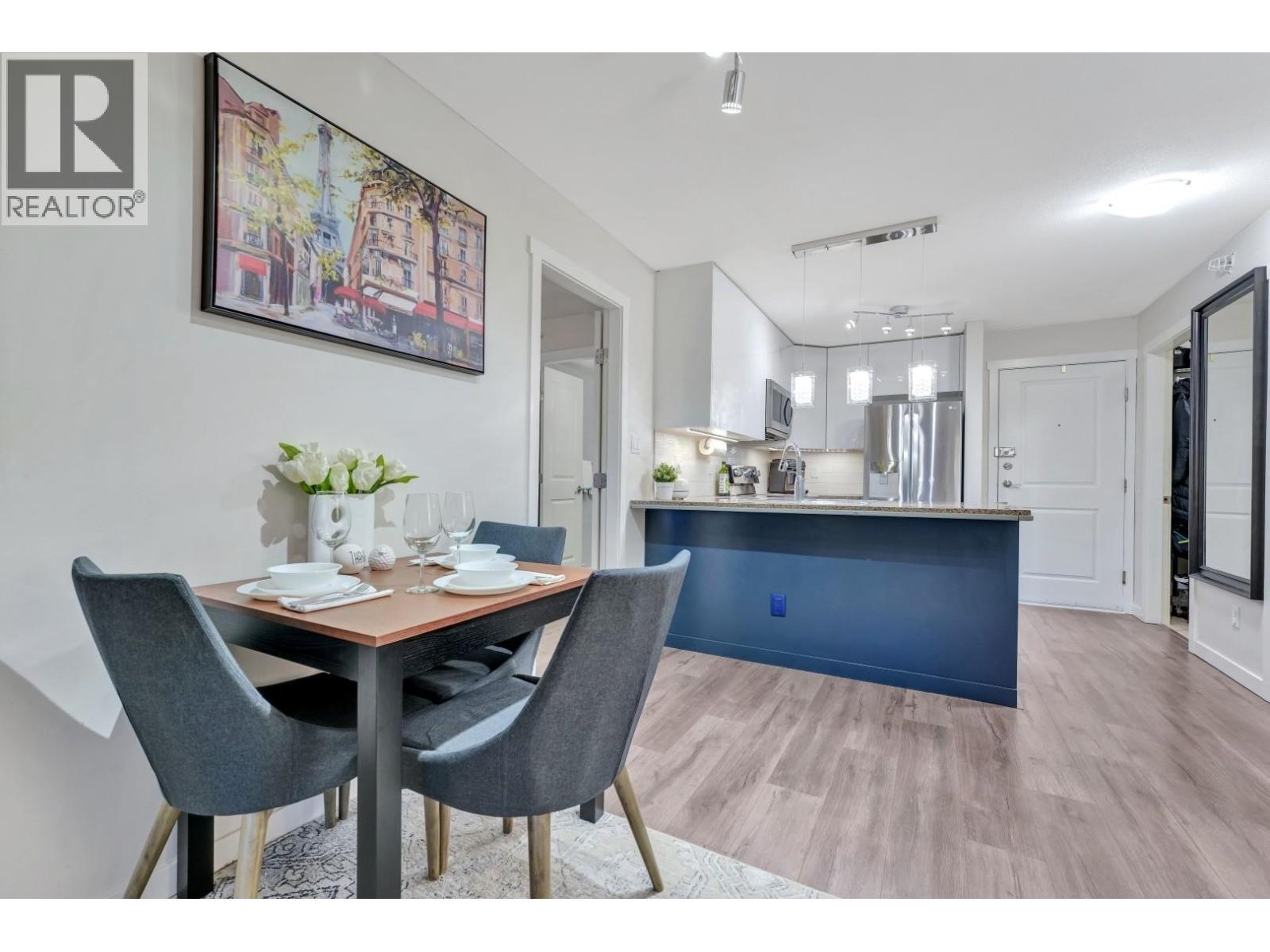 Ph6 2373 Atkins Avenue, Port Coquitlam, BC - Indoor Photo Showing Dining Room