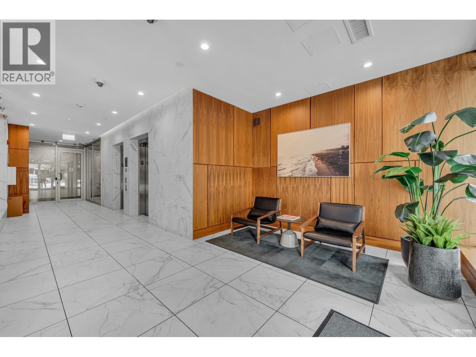 308 177 W 3Rd Street, North Vancouver, BC - Indoor Photo Showing Other Room