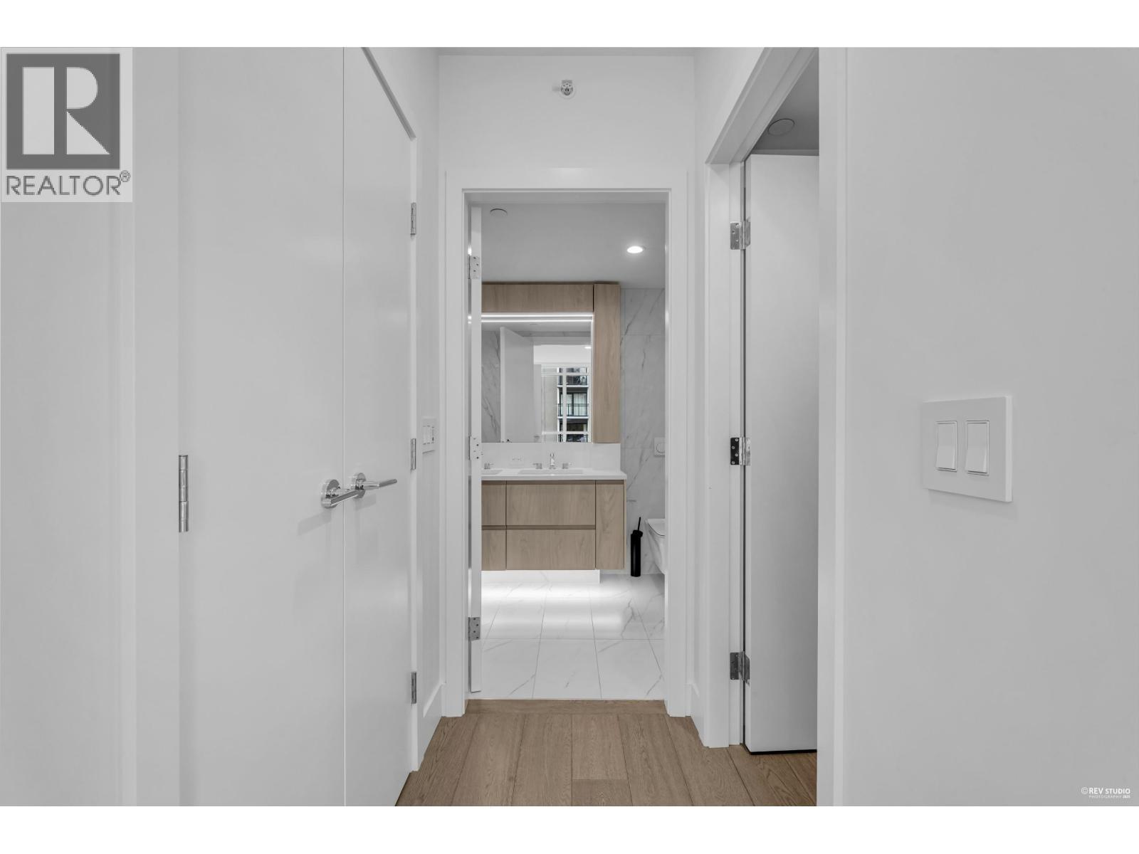 308 177 W 3Rd Street, North Vancouver, BC - Indoor Photo Showing Other Room