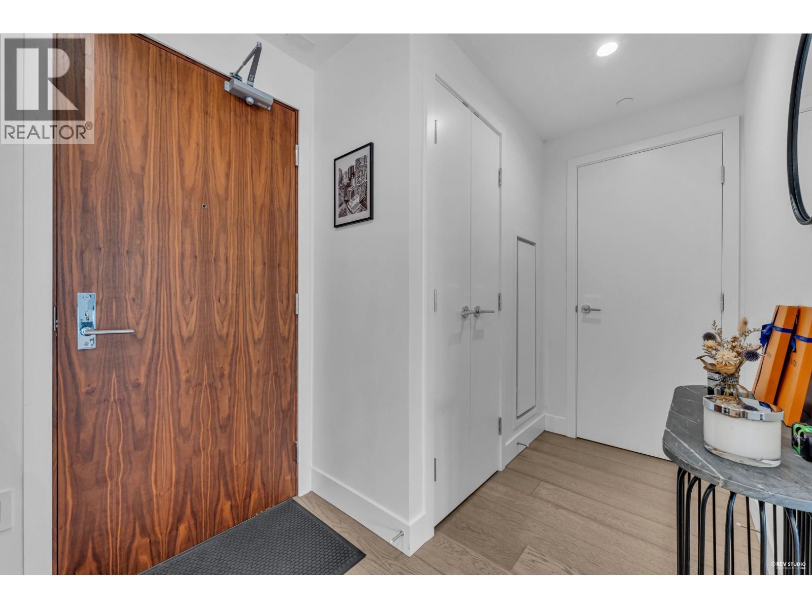 308 177 W 3Rd Street, North Vancouver, BC - Indoor Photo Showing Other Room