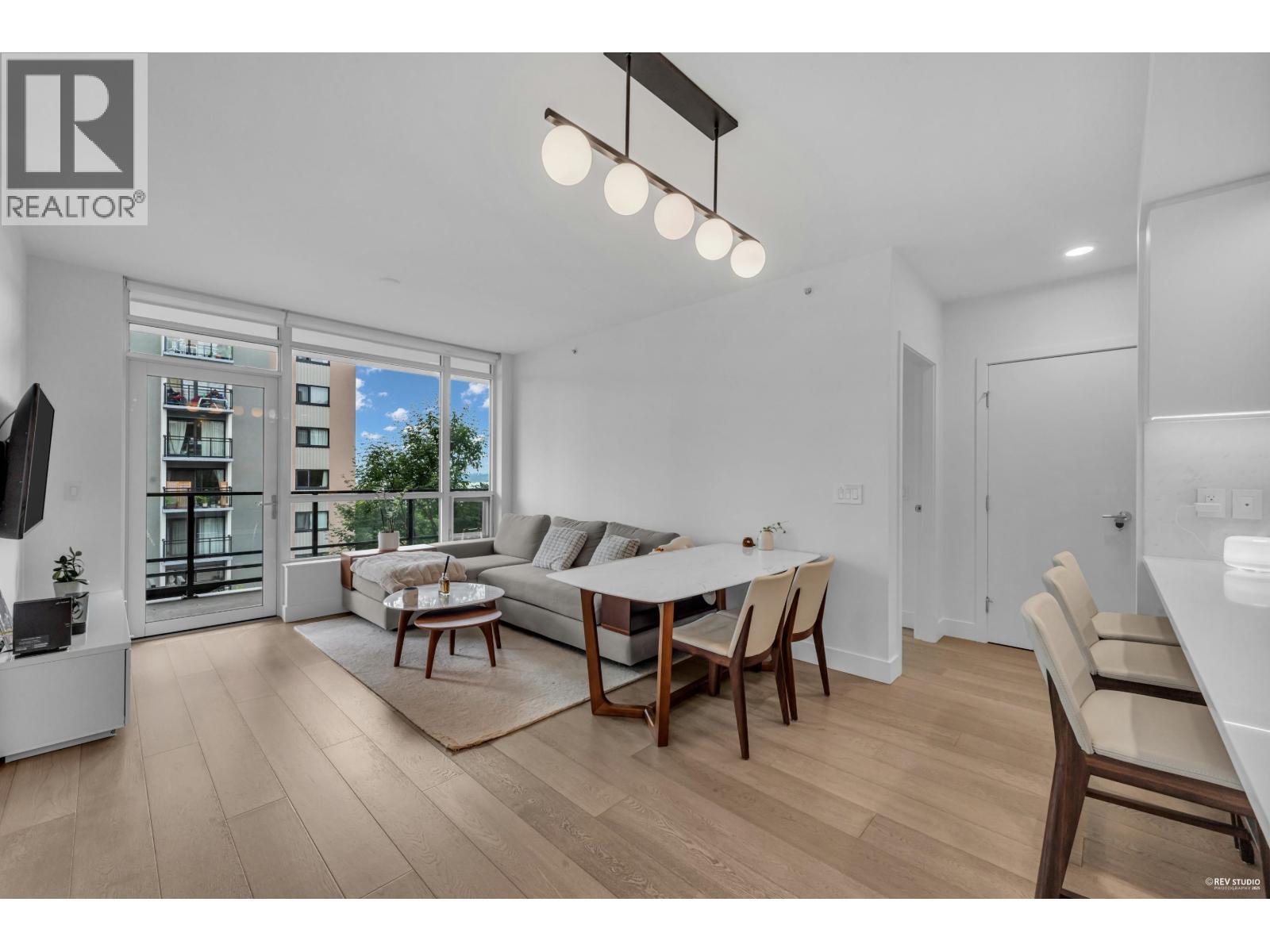 308 177 W 3Rd Street, North Vancouver, BC - Indoor