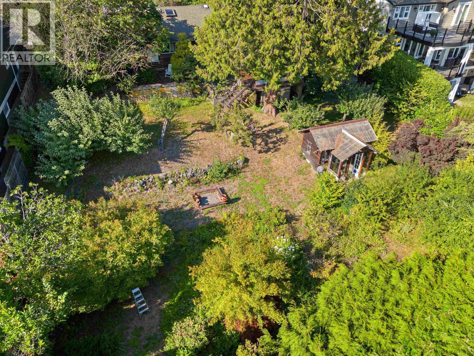 2234 Ottawa Avenue, West Vancouver, BC - Outdoor