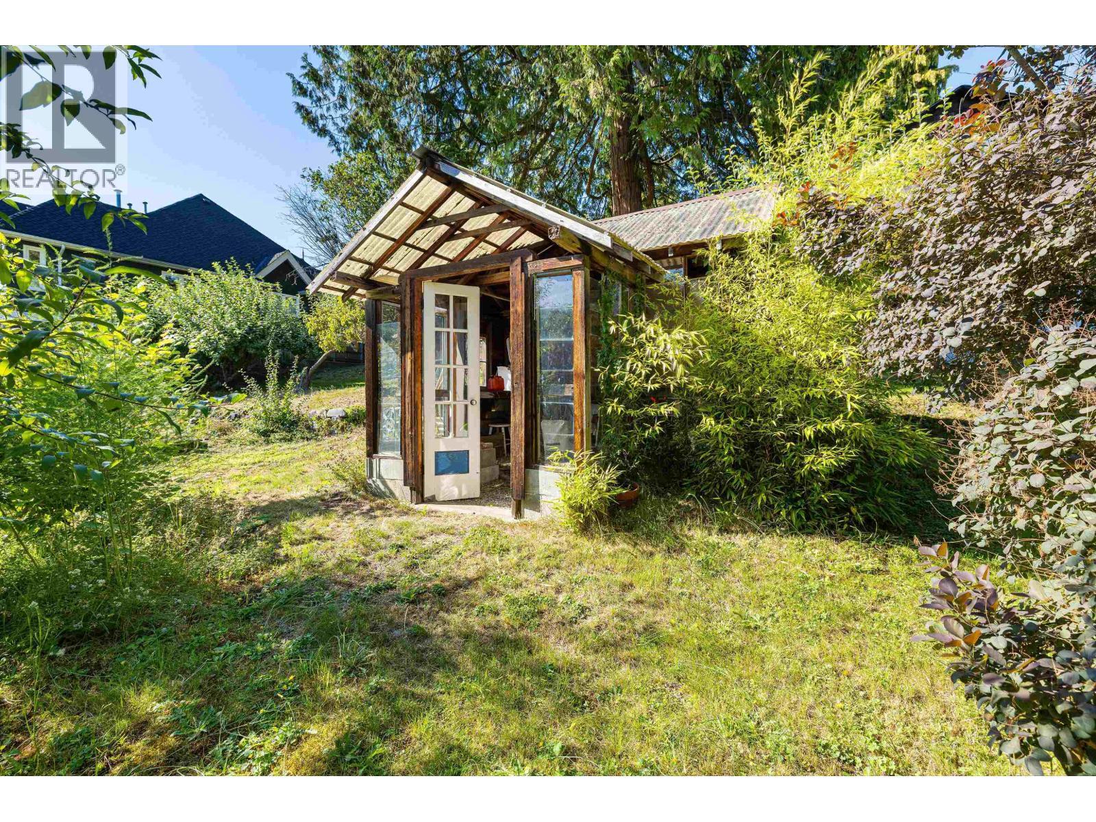 2234 Ottawa Avenue, West Vancouver, BC - Outdoor