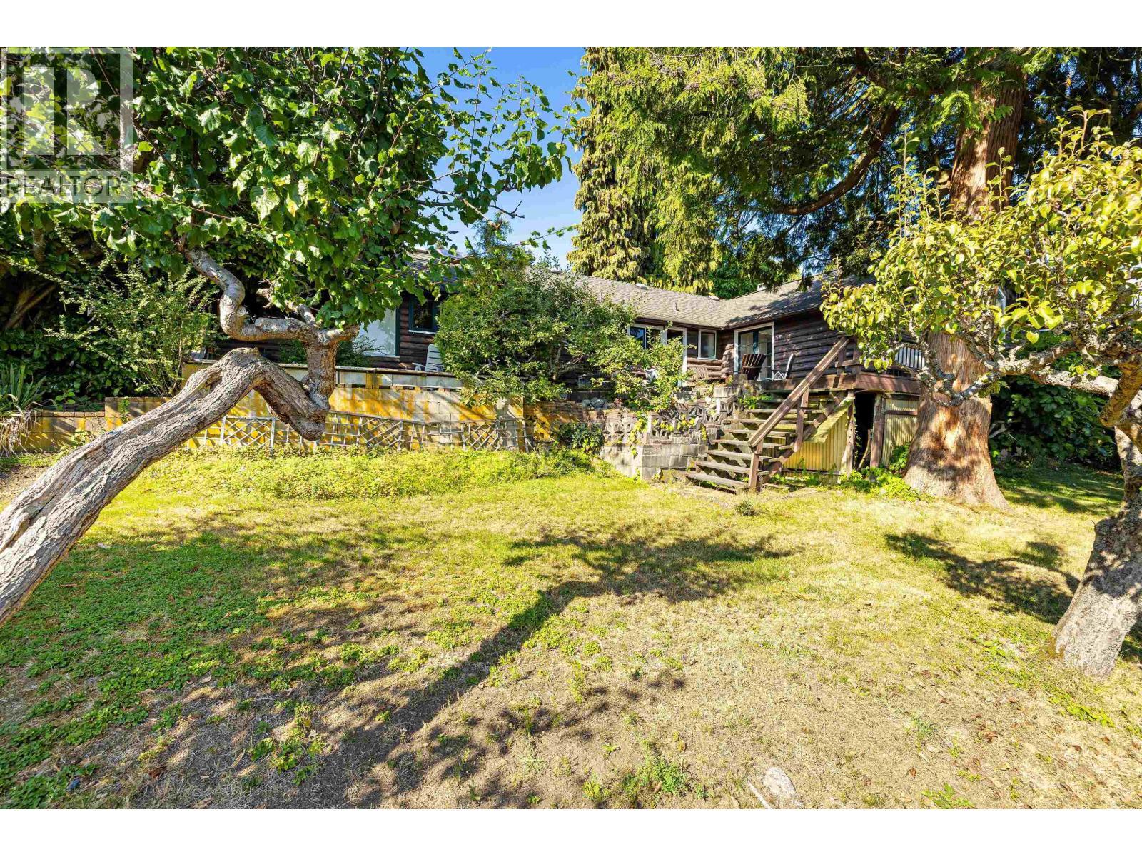 2234 Ottawa Avenue, West Vancouver, BC - Outdoor
