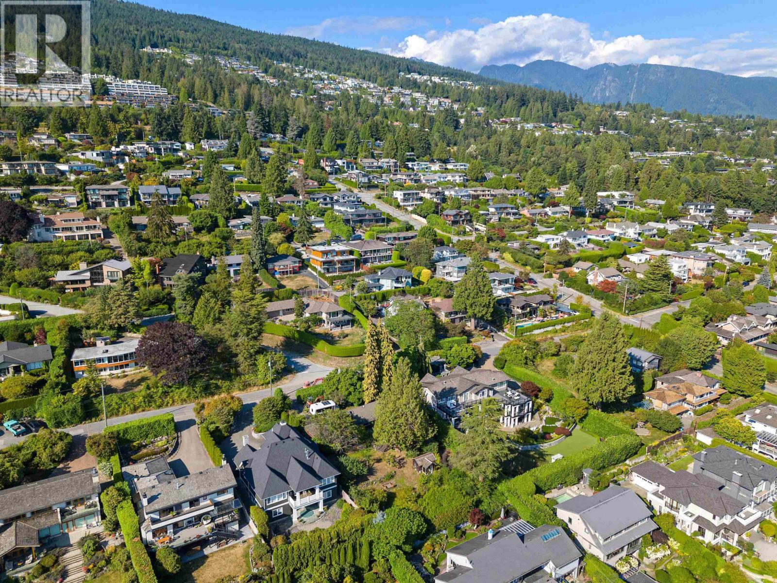 2234 Ottawa Avenue, West Vancouver, BC - Outdoor With View