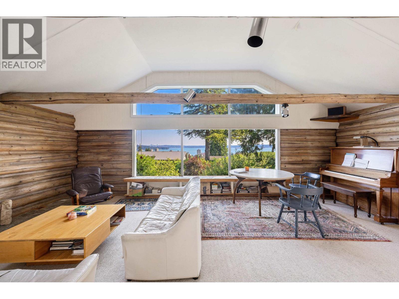 2234 Ottawa Avenue, West Vancouver, BC - Indoor With Fireplace